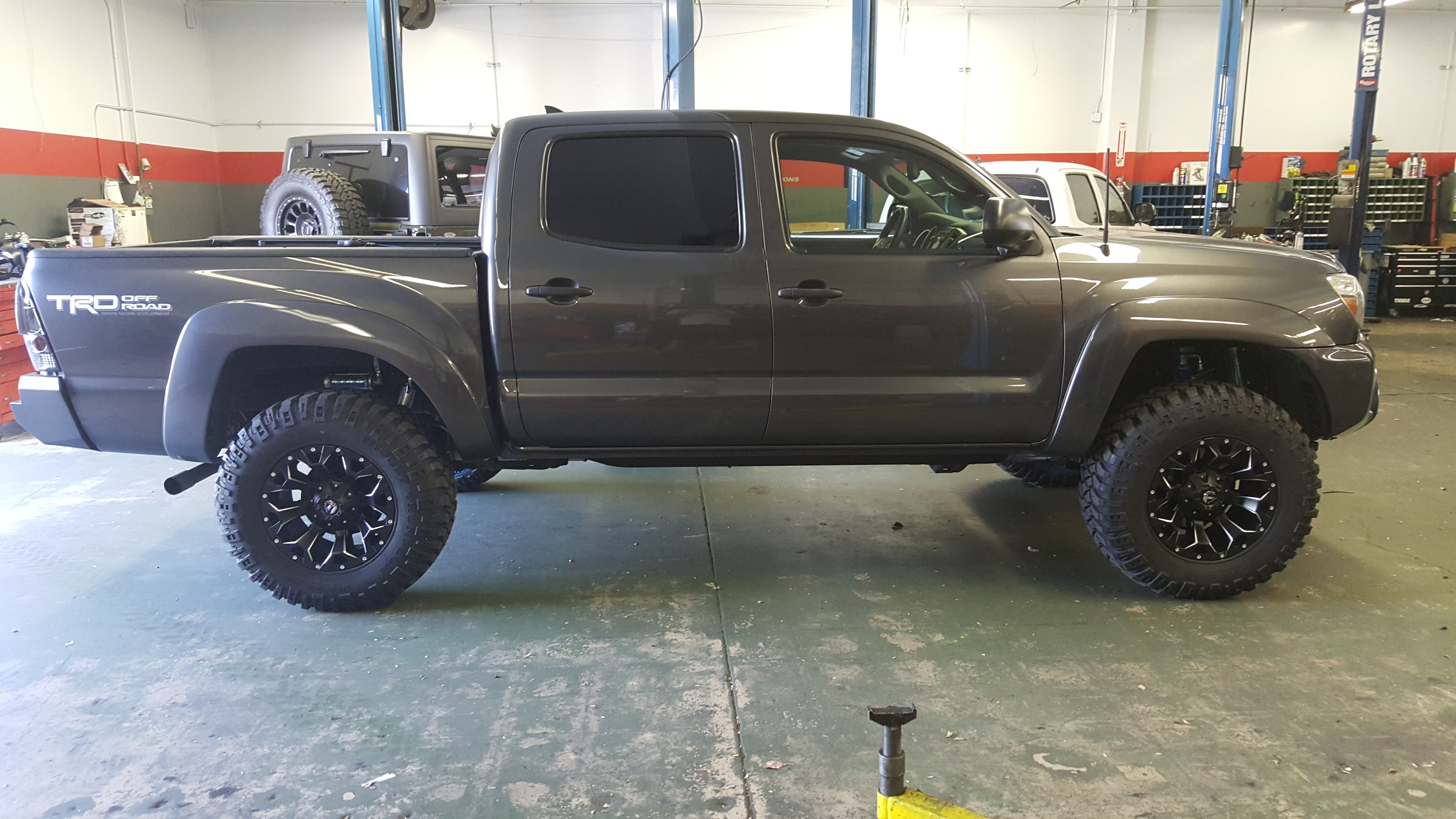 Used 2012 Toyota Tacoma 4x4 Double Cab w/ TRD Off-Road Pkg image 4