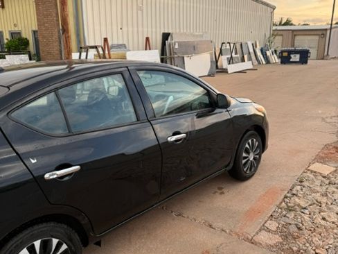 Used 2018 Nissan Versa SV FWD image 5