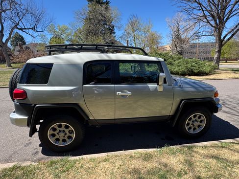 Used 2012 Toyota FJ Cruiser 4WD w/ Upgrade Pkg image 6