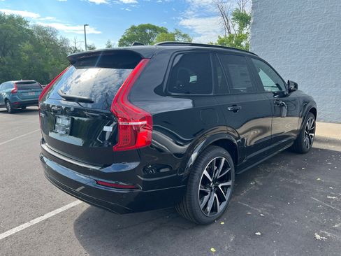Used 2023 Volvo XC90 T8 Ultimate w/ Lounge Package image 4