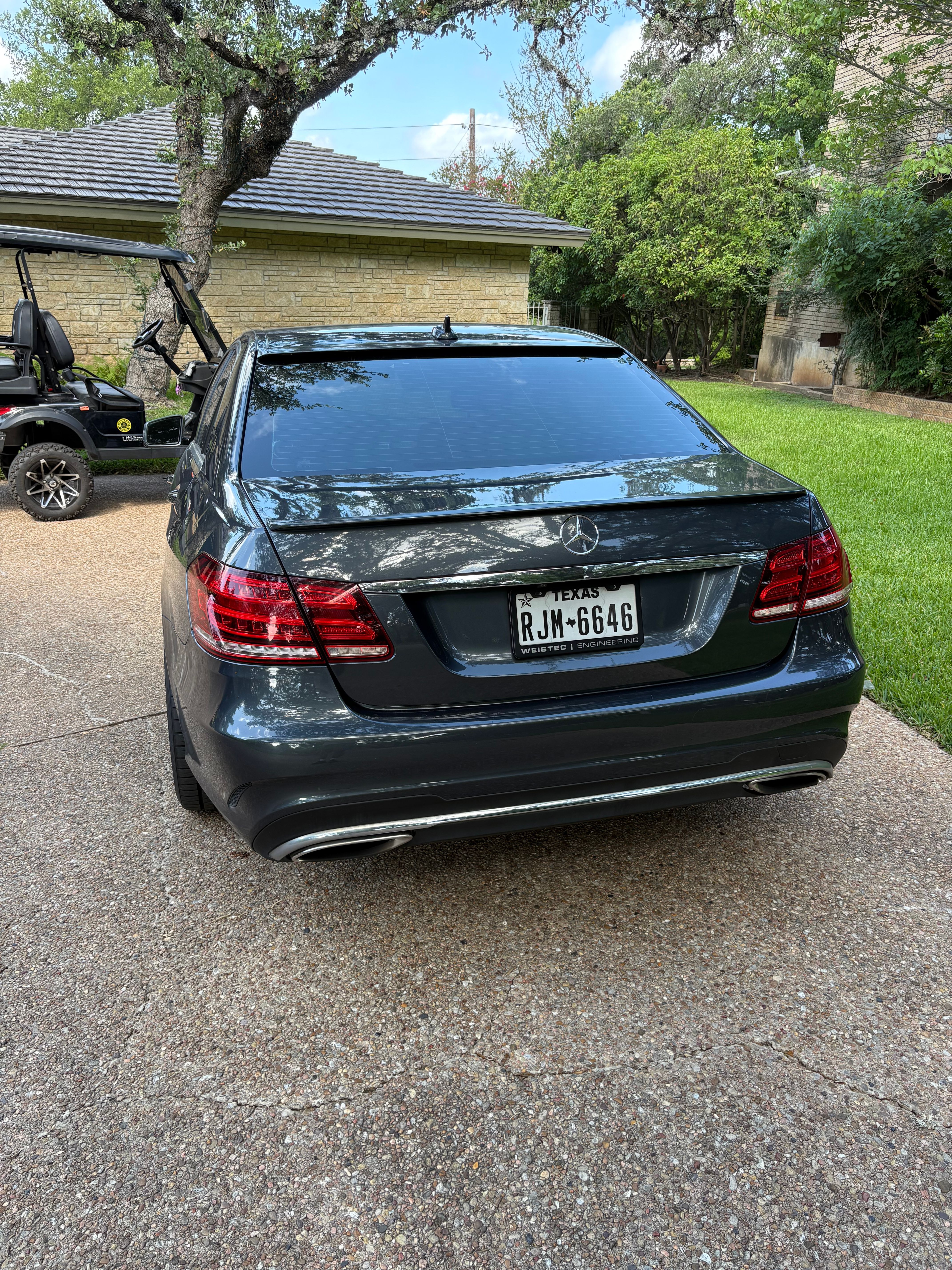 Used 2014 Mercedes-Benz E 550 4MATIC Sedan image 2