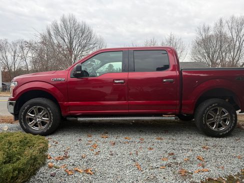 Used 2018 Ford F150 XLT w/ Equipment Group 302A Luxury image 4