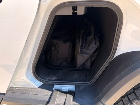 Used 2026 Rivian R1T Premium image 10