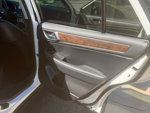 Used 2016 Subaru Outback 3.6R Limited AWD/4WD image 22