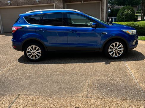 Used 2017 Ford Escape Titanium FWD image 4