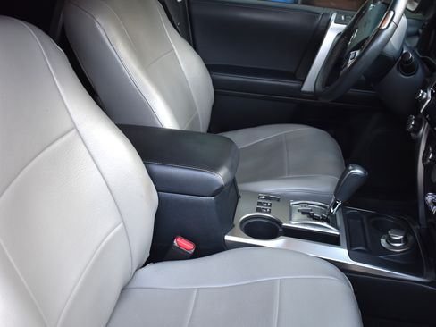 Used 2022 Toyota 4Runner SR5 Premium w/ Moonroof Package AWD/4WD image 8
