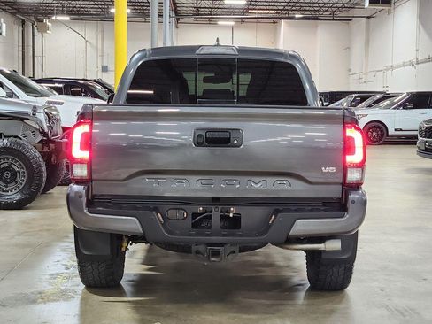 Used 2019 Toyota Tacoma TRD Off-Road image 5