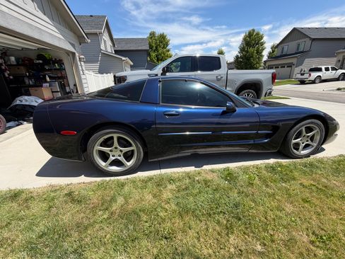 Used 2000 Chevrolet Corvette Coupe RWD image 8