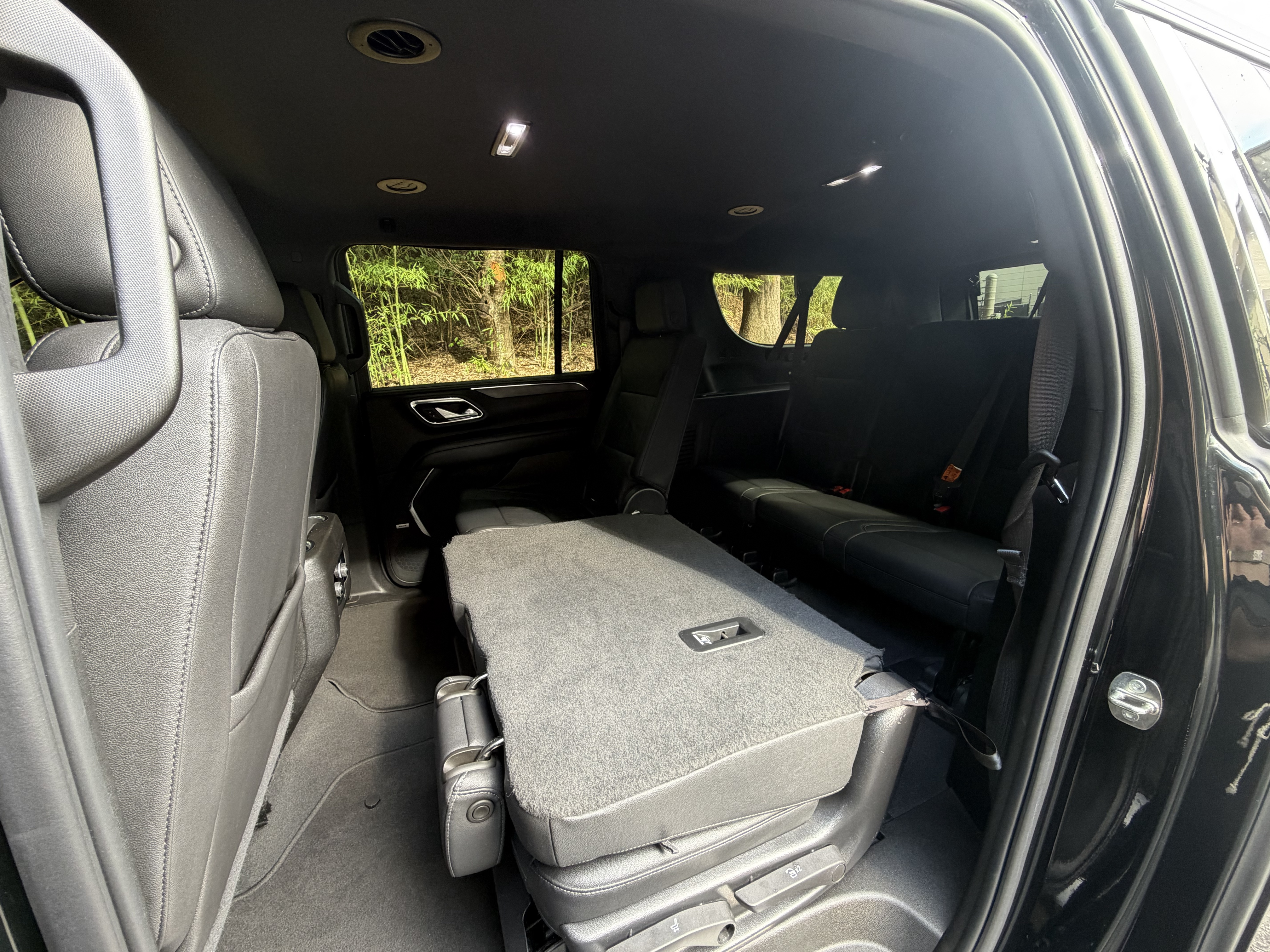 Used 2022 Chevrolet Suburban LT RWD image 11
