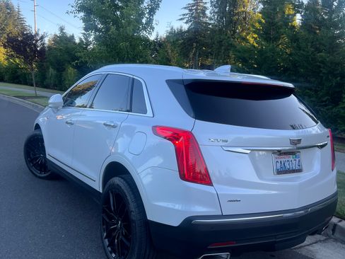 Used 2017 Cadillac XT5 Luxury w/ Driver Awareness Package AWD/4WD image 5