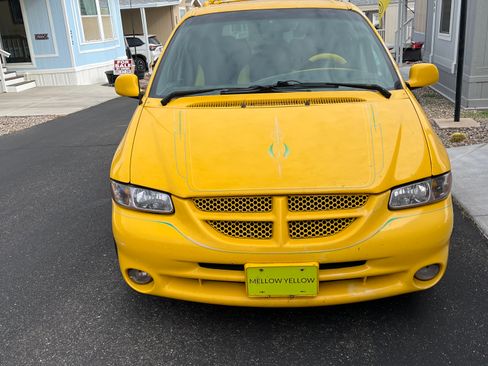 Used 1996 Dodge Caravan SE image 4