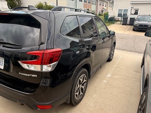 Used 2020 Subaru Forester Premium AWD/4WD image 6