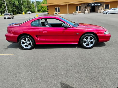 Used 1994 Ford Mustang GT RWD image 1
