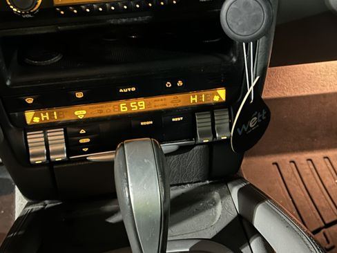 Used 2004 Porsche Cayenne S image 22