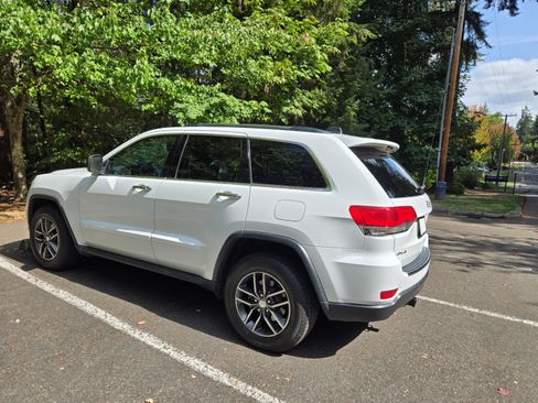 Used 2017 Jeep Grand Cherokee Limited AWD/4WD image 5