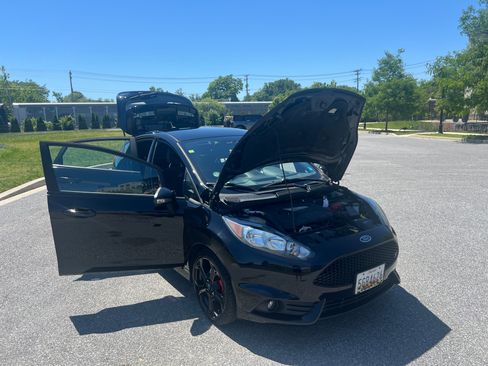 Used 2018 Ford Fiesta ST FWD image 4