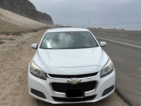 Used 2016 Chevrolet Malibu LT FWD image 2