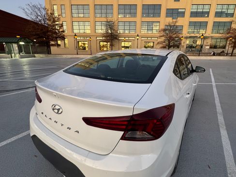 Used 2019 Hyundai Elantra SE w/ Cargo Package image 2