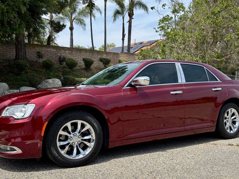 Used 2015 Chrysler 300 Limited w/ Driver Convenience Group RWD image 2
