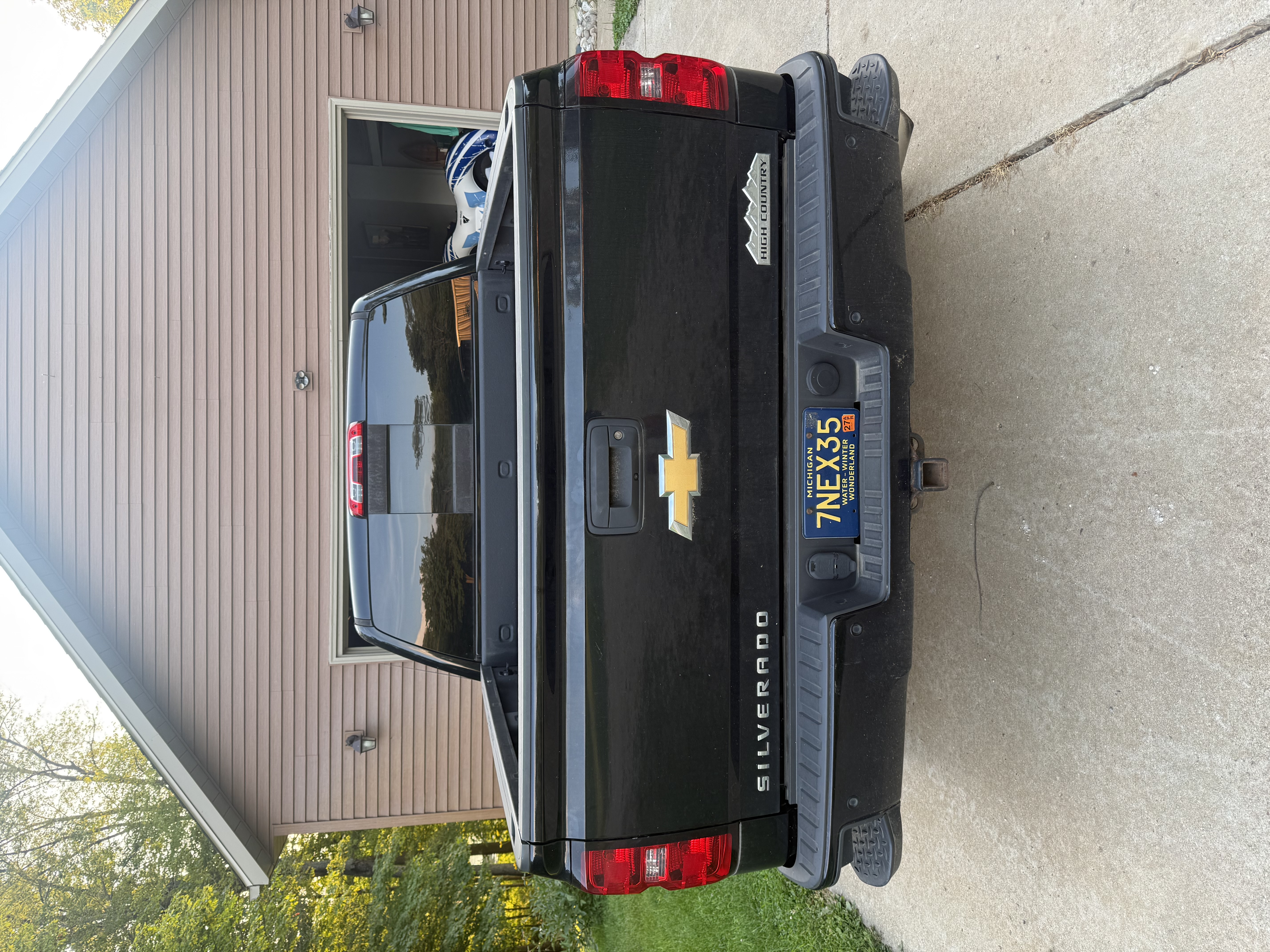 Used 2015 Chevrolet Silverado 1500 High Country w/ High Country Premium Package AWD/4WD image 5