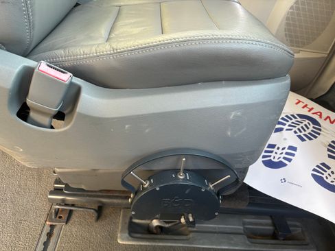 Used 2010 Chrysler Town & Country Touring w/ Heated Seat Group image 10