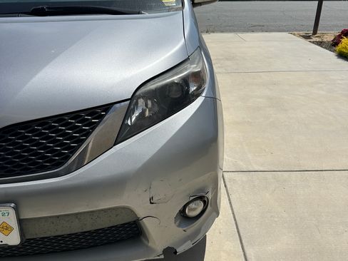 Used 2013 Toyota Sienna SE FWD image 24