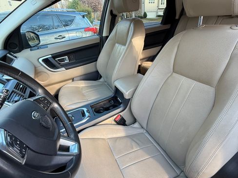 Used 2019 Land Rover Discovery Sport HSE image 27