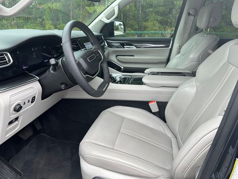 Used 2022 Jeep Wagoneer Series I w/ Convenience Group I image 16