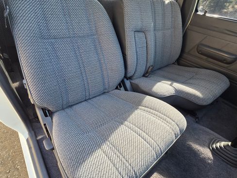 Used 1993 Toyota Pickup Deluxe image 16