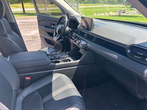 Used 2023 Honda Pilot Touring image 16