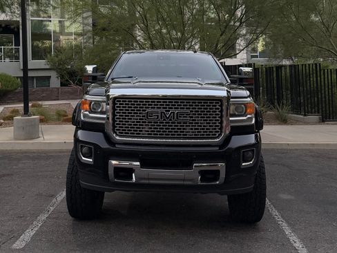 Used 2016 GMC Sierra 2500 Denali w/ Duramax Plus Package AWD/4WD image 10
