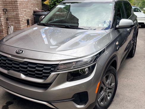 Used 2021 Kia Seltos LX AWD/4WD image 1