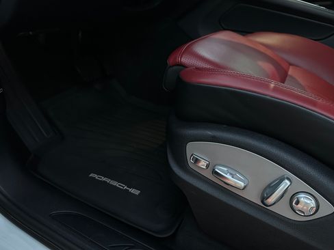 Used 2023 Porsche Macan image 28