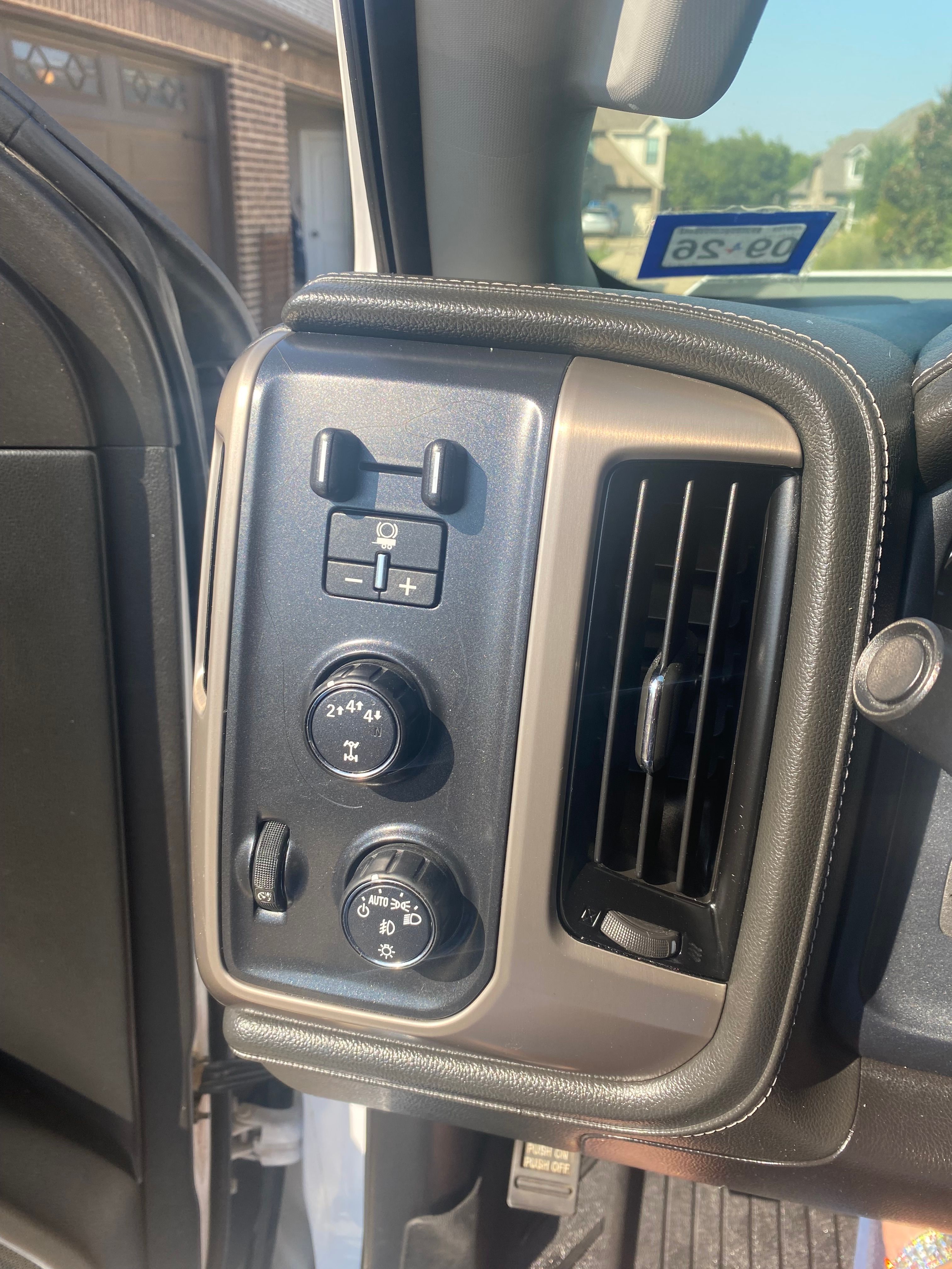 Used 2018 GMC Sierra 2500 Denali w/ Duramax Plus Package AWD/4WD image 20