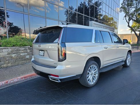 Used 2023 Cadillac Escalade ESV Premium Luxury image 5