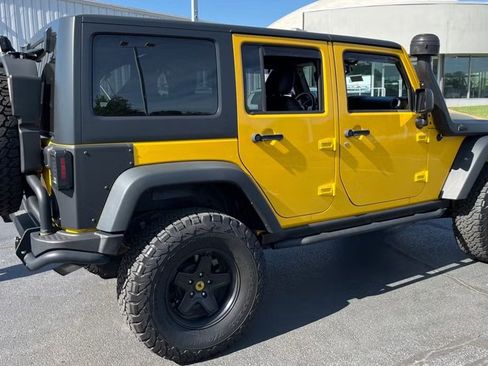 Used 2015 Jeep Wrangler Unlimited Rubicon w/ Connectivity Group image 12