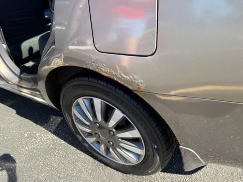 Used 2012 Nissan Versa SV FWD image 13