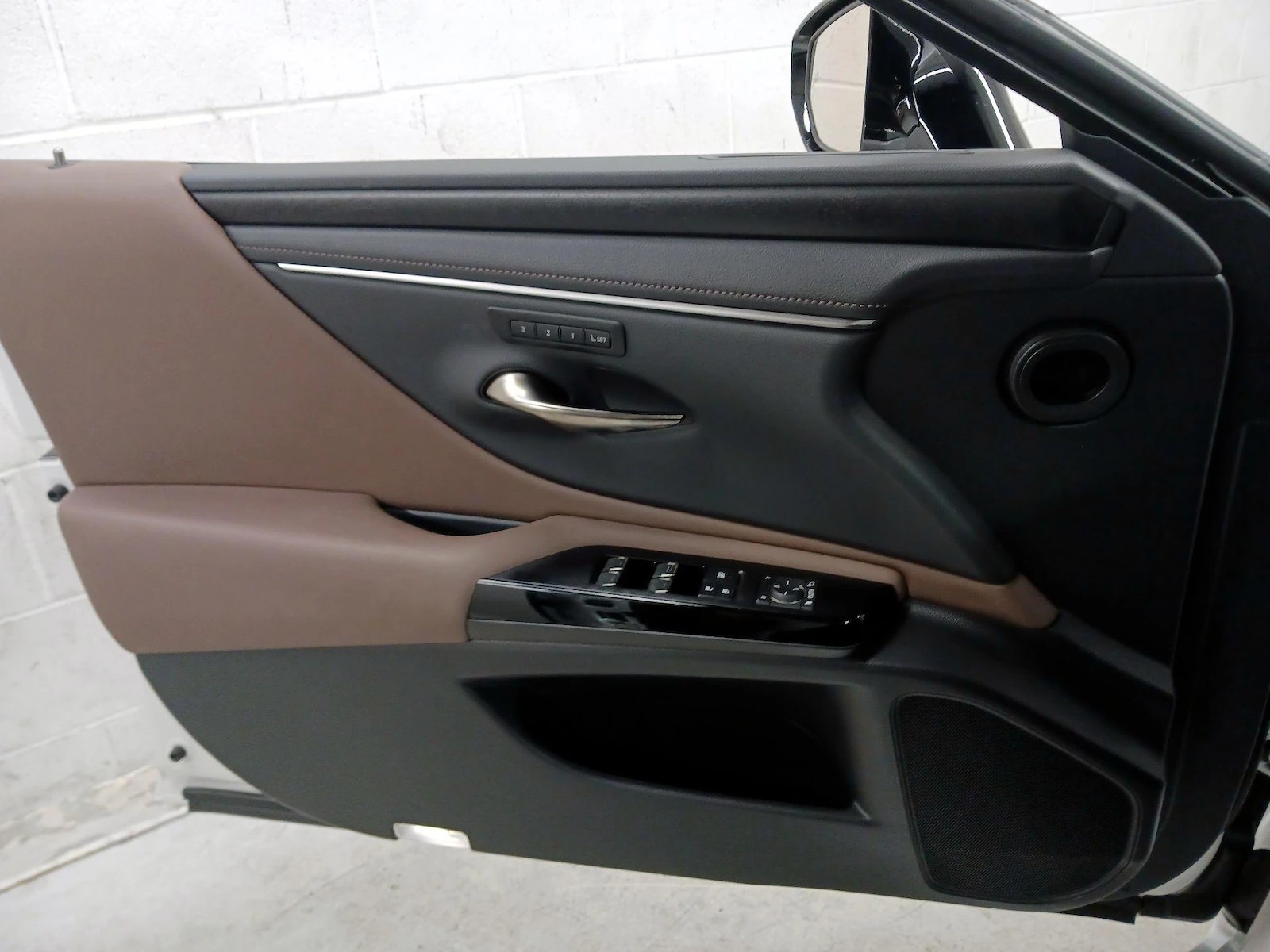Used 2025 Lexus ES 300h w/ Premium Package FWD image 11