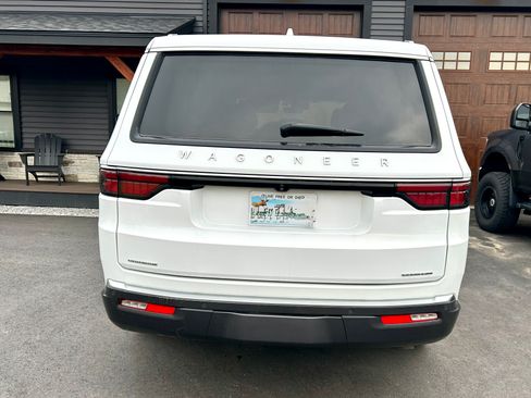 Used 2022 Jeep Wagoneer Series II AWD/4WD image 10