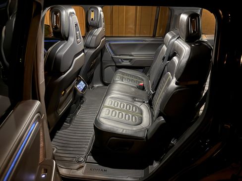 Used 2025 Rivian R1S Adventure image 20