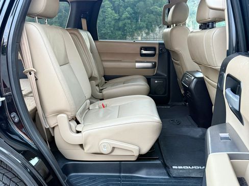 Used 2019 Toyota Sequoia Limited AWD/4WD image 18