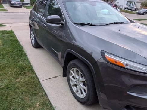 Used 2015 Jeep Cherokee Latitude w/ Cold Weather Group image 4