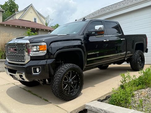 Used 2019 GMC Sierra 2500 Denali w/ Duramax Plus Package image 5