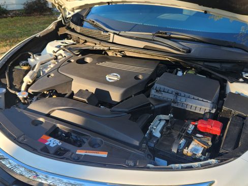 Used 2015 Nissan Altima 2.5 SV w/ Convenience Package image 18