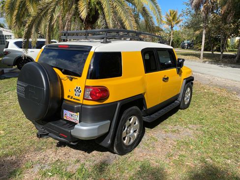Used 2007 Toyota FJ Cruiser 2WD image 4
