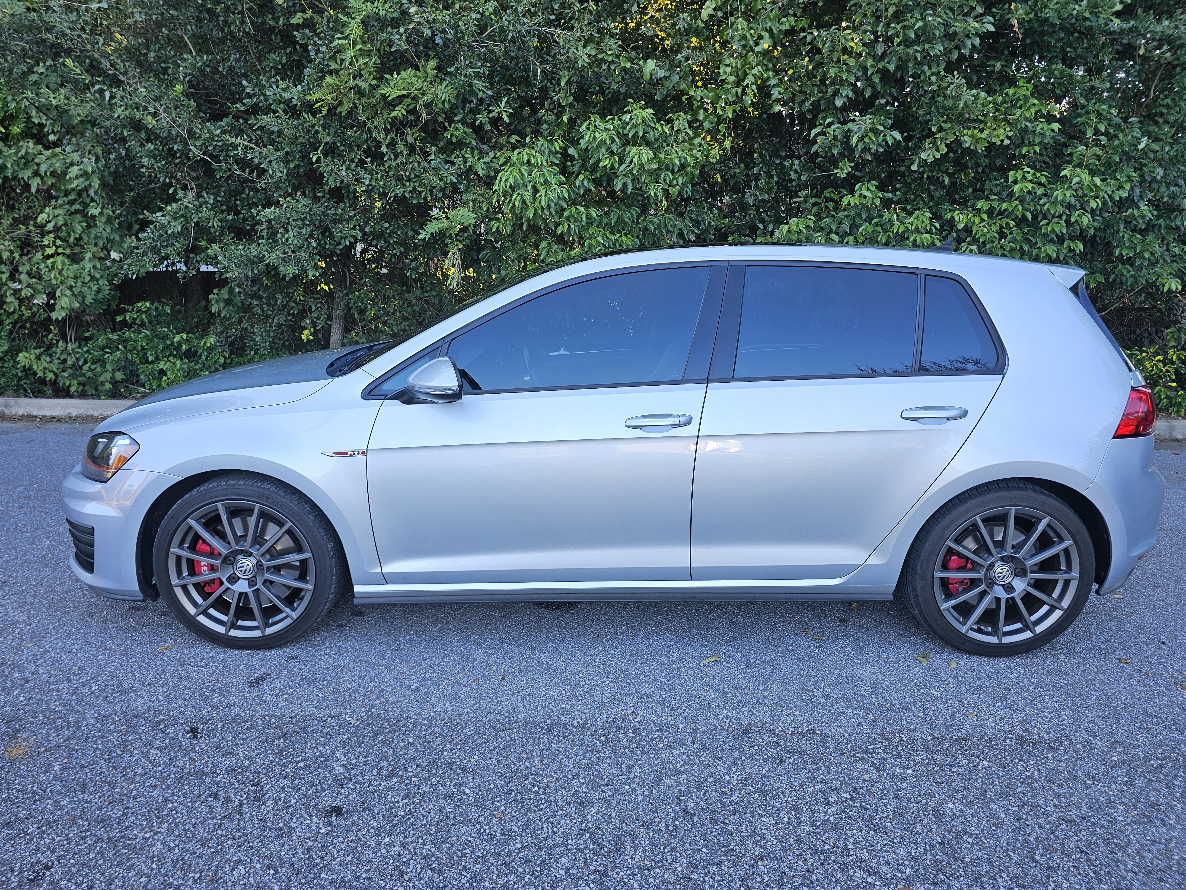 Used 2016 Volkswagen GTI Autobahn w/ Lighting Package (SEL) FWD image 9