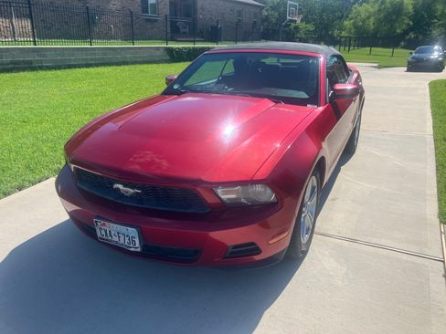 Used 2010 Ford Mustang Premium RWD image 5