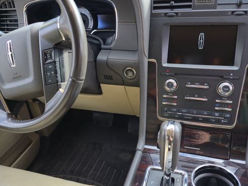 Used 2015 Lincoln Navigator L 4WD w/ Equipment Group 101A Reserve image 12
