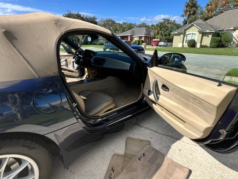 Used 2004 BMW Z4 2.5i image 2