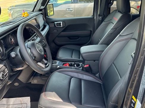 Used 2025 Jeep Wrangler Unlimited Rubicon image 10
